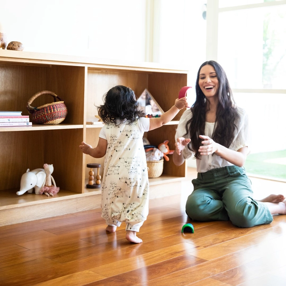 6-18mergobaby-2-vo-1-vrekja-za-spienje-so-nogavici-ovca