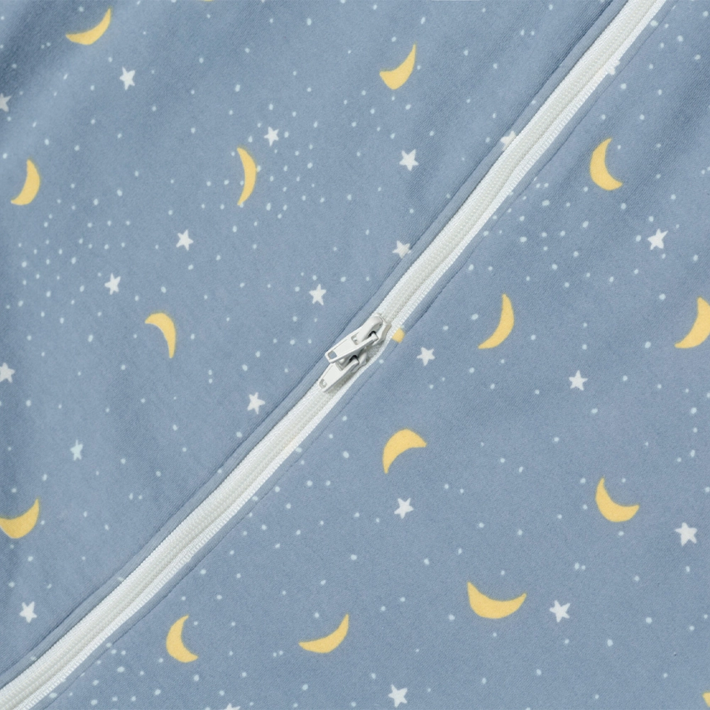 6-18m-ergobaby-2-vo-1-vrekja-za-spienje-so-nogavici-mesecina