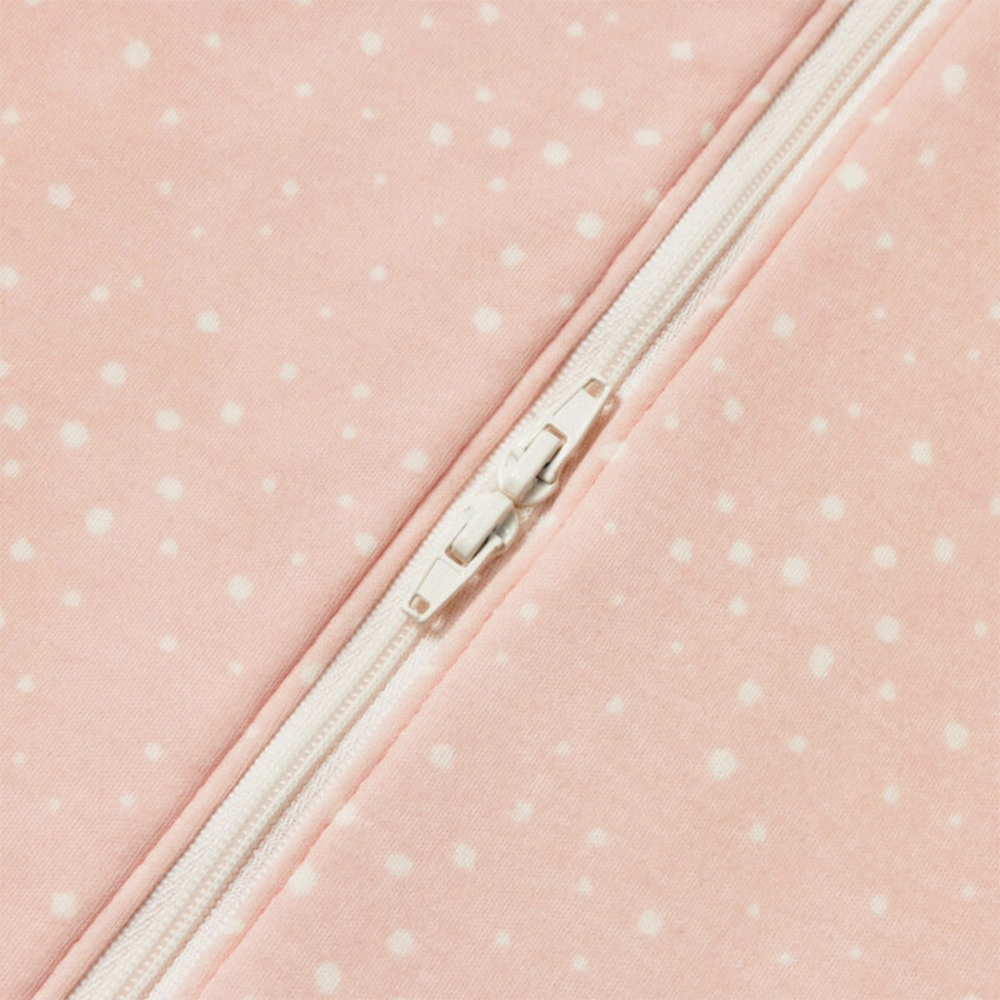 6-18m-ergobaby-2-vo-1-vrekja-za-spienje-so-nogavici-rozev-pesok