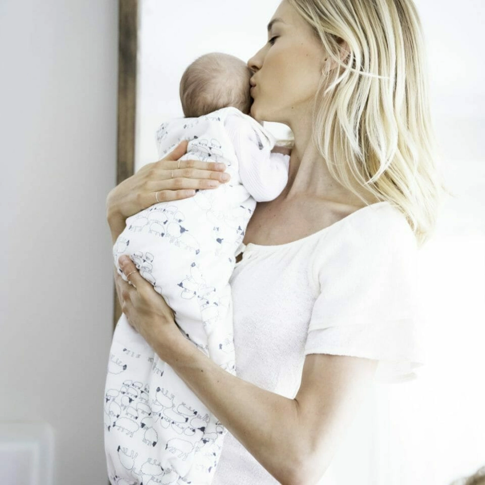 0-6m-ergobaby-klasicna-vrekja-za-spienje-ovca