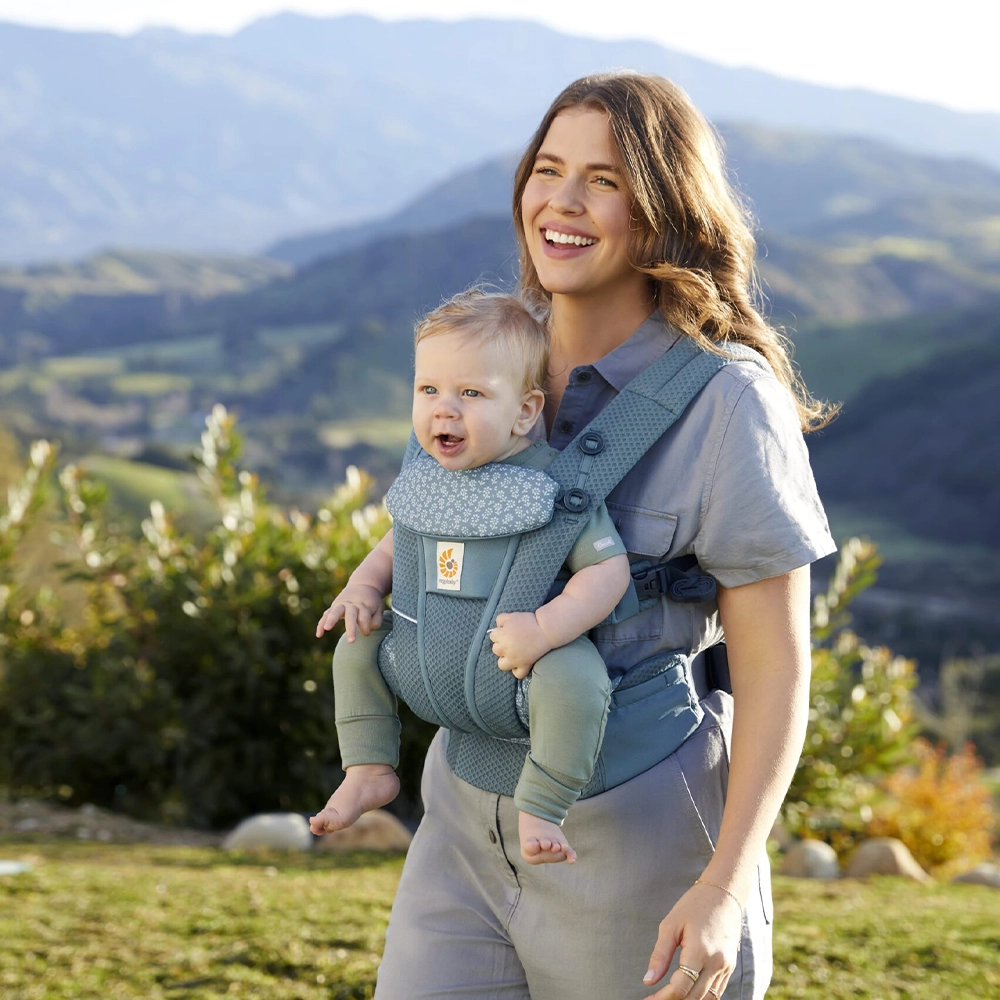 Ergobaby Omni Breeze - Twilight Blue Daisies