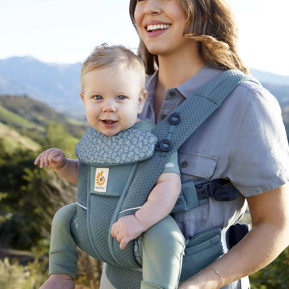 ergobaby-omni-breeze-twilight-blue-daisies