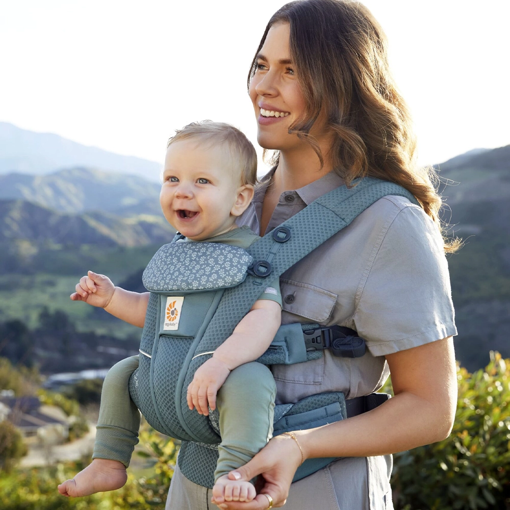 ergobaby-omni-breeze-twilight-blue-daisies