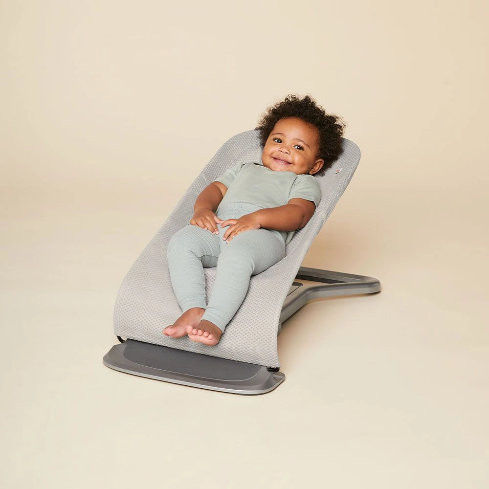 ergobaby-evolve-relaksator-3-vo-1-mrezest-light-grey
